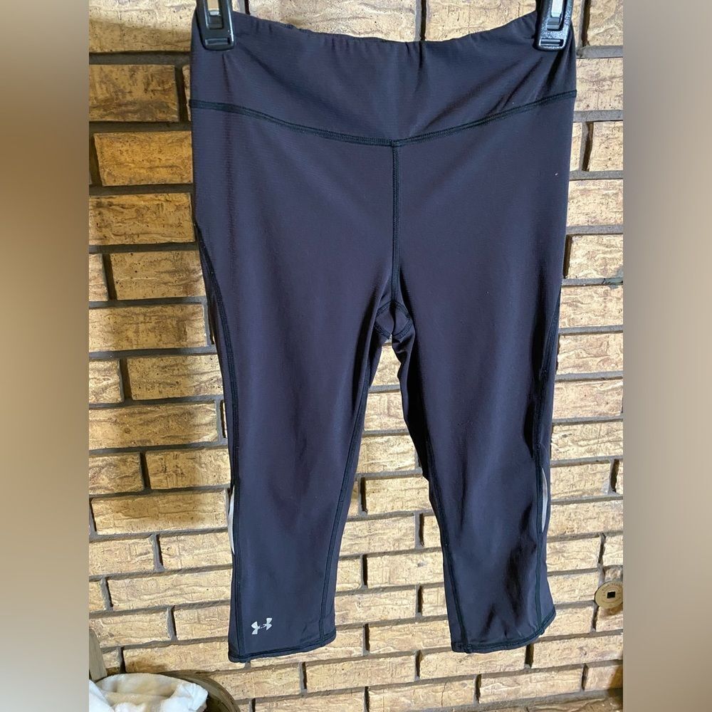 Under armour below the knee legging